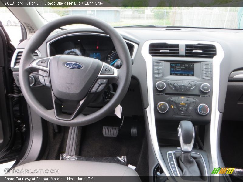 Tuxedo Black Metallic / Earth Gray 2013 Ford Fusion S
