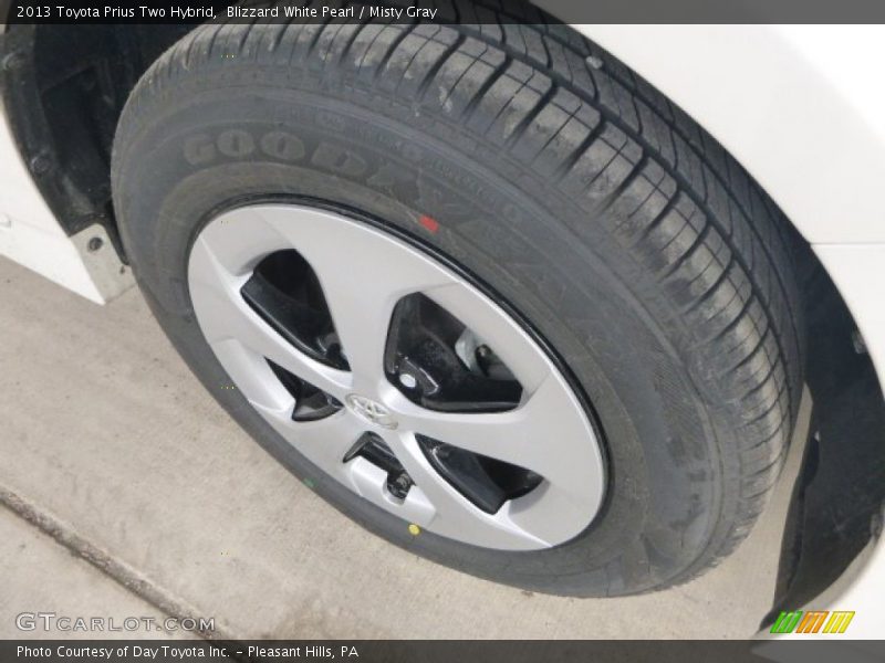Blizzard White Pearl / Misty Gray 2013 Toyota Prius Two Hybrid