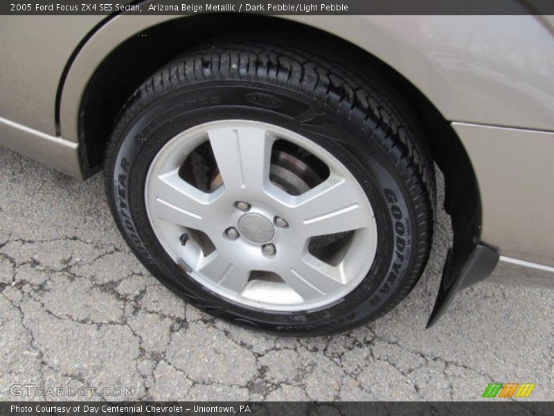 Arizona Beige Metallic / Dark Pebble/Light Pebble 2005 Ford Focus ZX4 SES Sedan