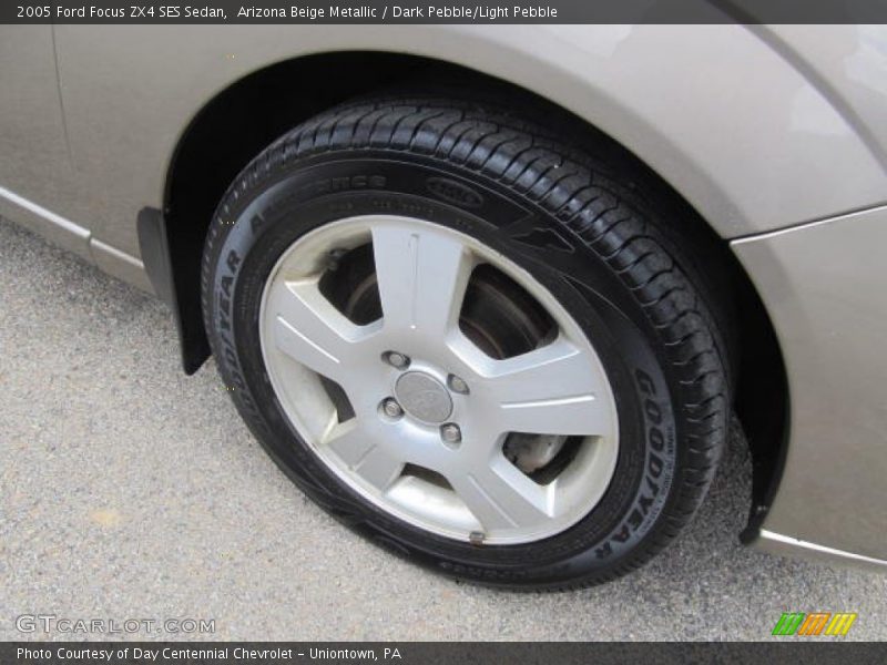 Arizona Beige Metallic / Dark Pebble/Light Pebble 2005 Ford Focus ZX4 SES Sedan