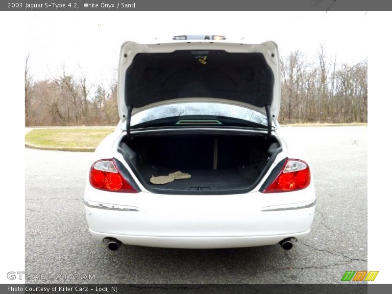 White Onyx / Sand 2003 Jaguar S-Type 4.2