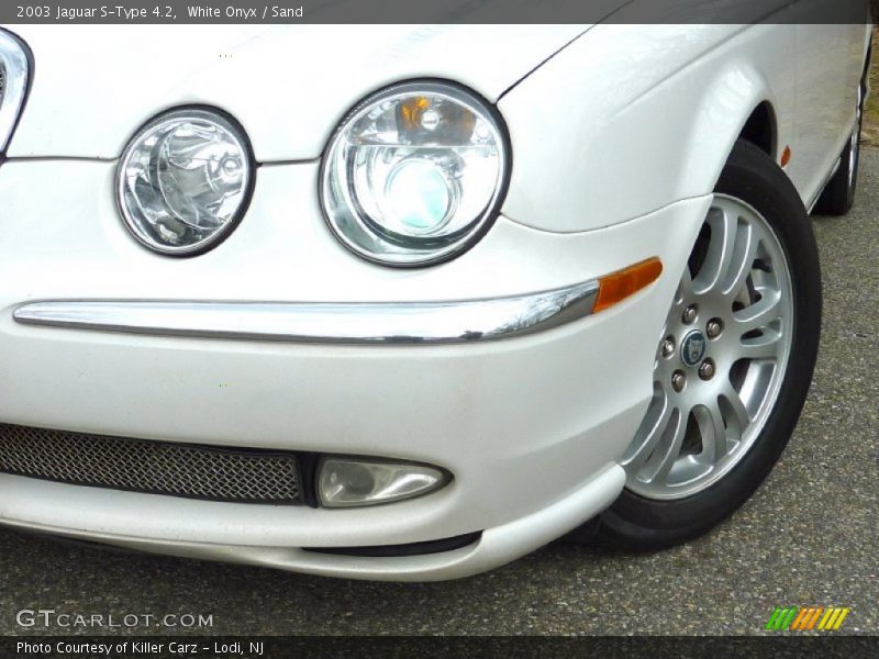 White Onyx / Sand 2003 Jaguar S-Type 4.2