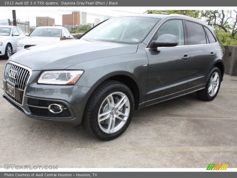 Front 3/4 View of 2013 Q5 3.0 TFSI quattro