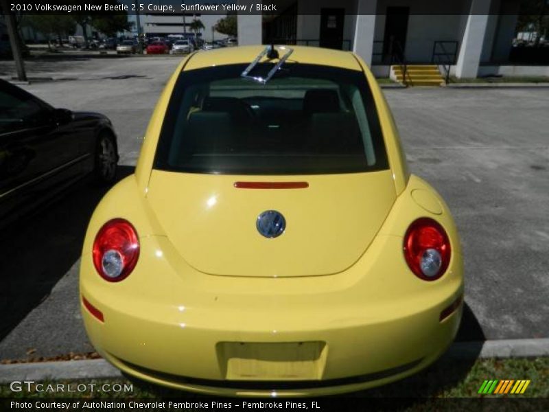 Sunflower Yellow / Black 2010 Volkswagen New Beetle 2.5 Coupe