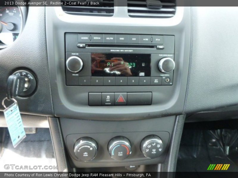 Redline 2-Coat Pearl / Black 2013 Dodge Avenger SE