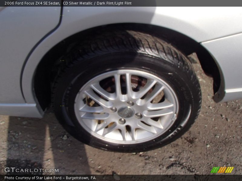 CD Silver Metallic / Dark Flint/Light Flint 2006 Ford Focus ZX4 SE Sedan