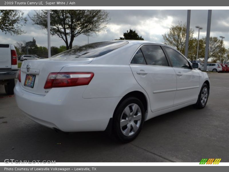 Super White / Ash 2009 Toyota Camry LE