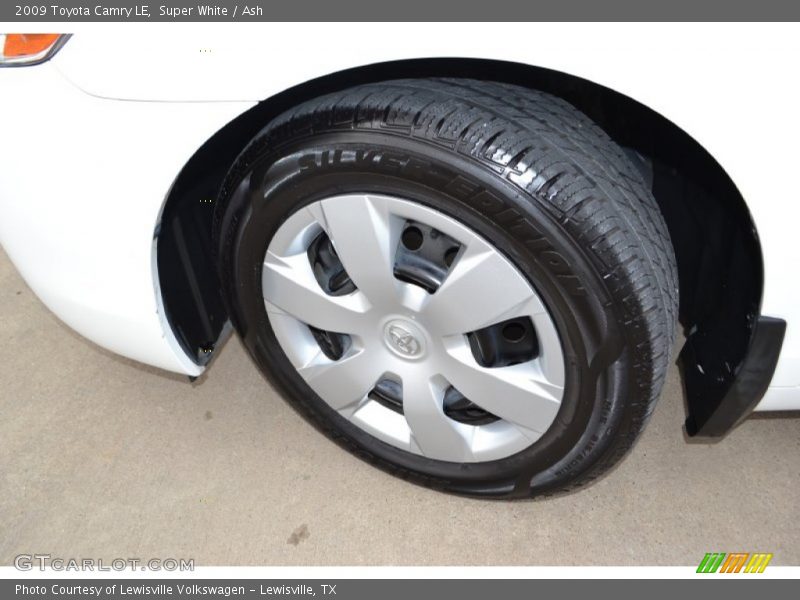 Super White / Ash 2009 Toyota Camry LE