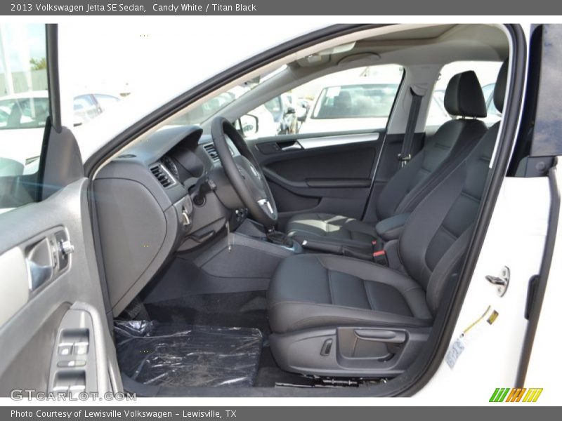 Candy White / Titan Black 2013 Volkswagen Jetta SE Sedan