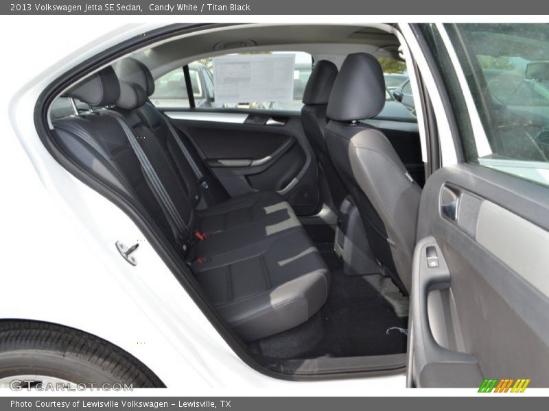 Candy White / Titan Black 2013 Volkswagen Jetta SE Sedan