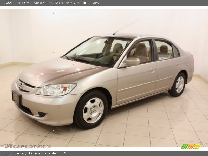 Front 3/4 View of 2005 Civic Hybrid Sedan