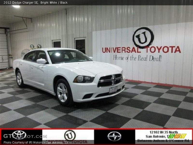 Bright White / Black 2012 Dodge Charger SE