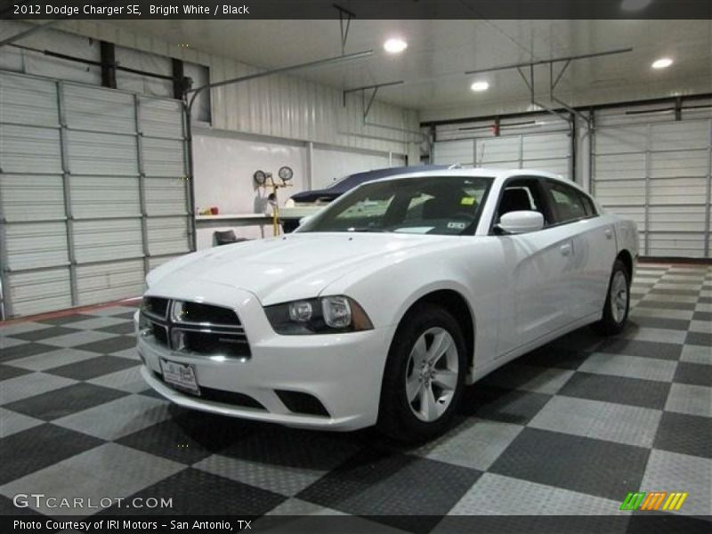 Bright White / Black 2012 Dodge Charger SE