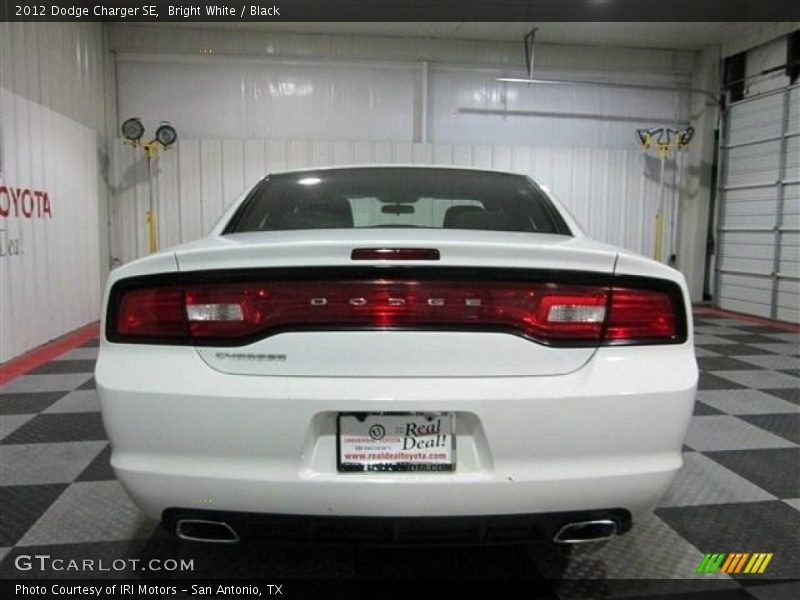 Bright White / Black 2012 Dodge Charger SE