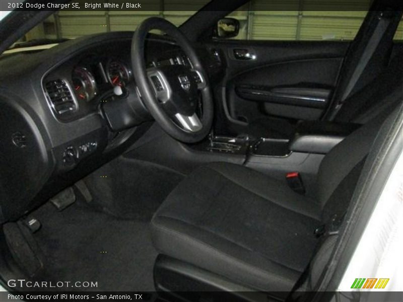 Bright White / Black 2012 Dodge Charger SE
