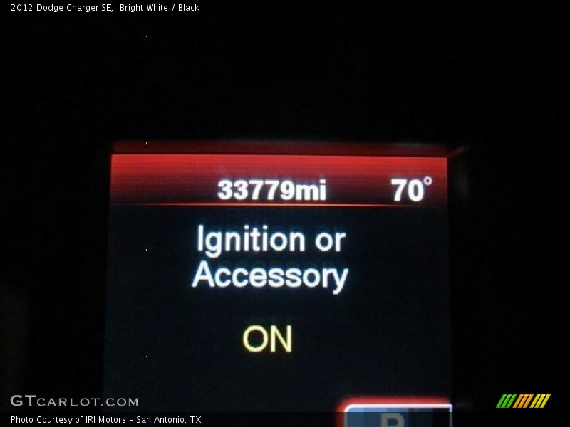 Bright White / Black 2012 Dodge Charger SE