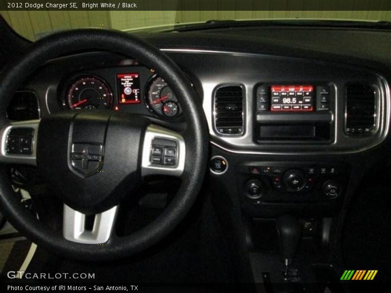 Bright White / Black 2012 Dodge Charger SE