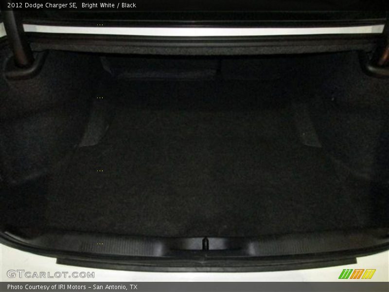 Bright White / Black 2012 Dodge Charger SE
