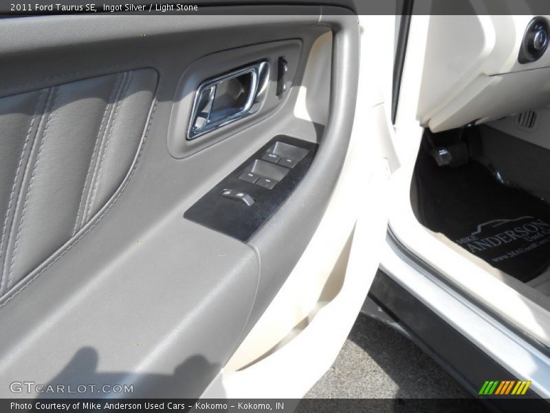 Ingot Silver / Light Stone 2011 Ford Taurus SE