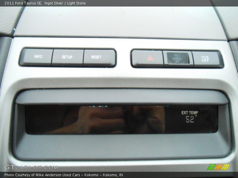 Ingot Silver / Light Stone 2011 Ford Taurus SE