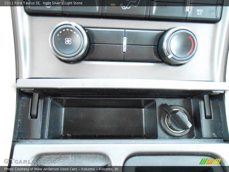 Ingot Silver / Light Stone 2011 Ford Taurus SE