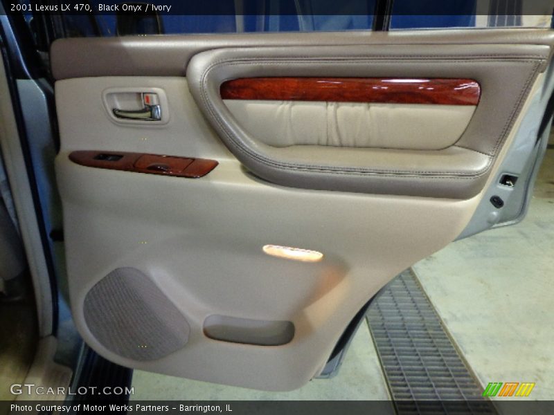 Black Onyx / Ivory 2001 Lexus LX 470