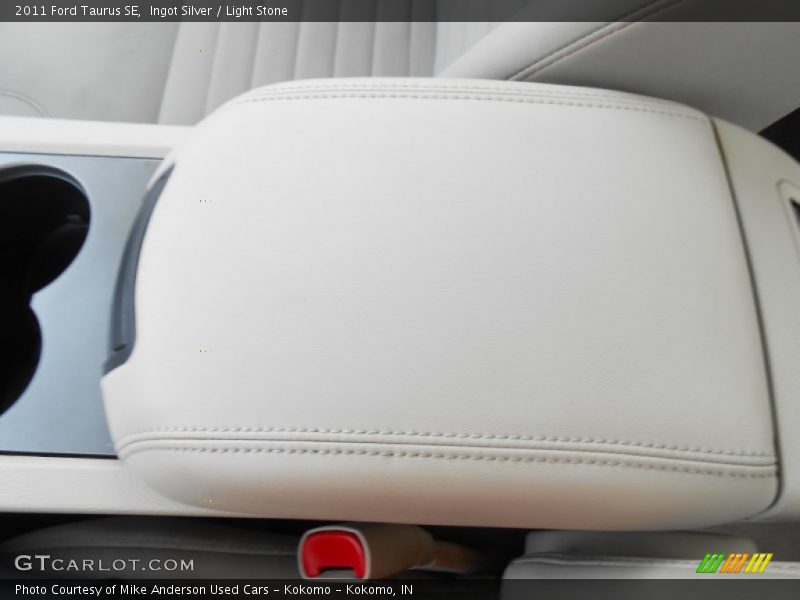 Ingot Silver / Light Stone 2011 Ford Taurus SE