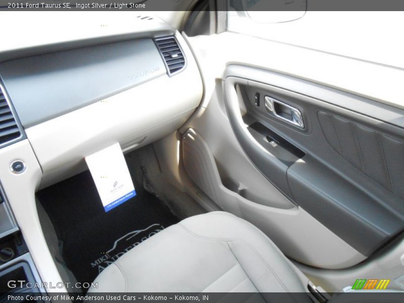 Ingot Silver / Light Stone 2011 Ford Taurus SE