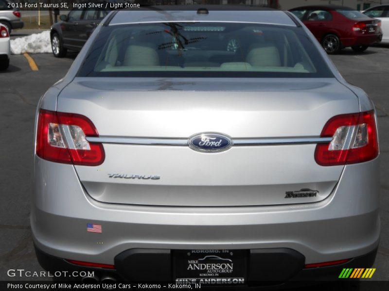 Ingot Silver / Light Stone 2011 Ford Taurus SE