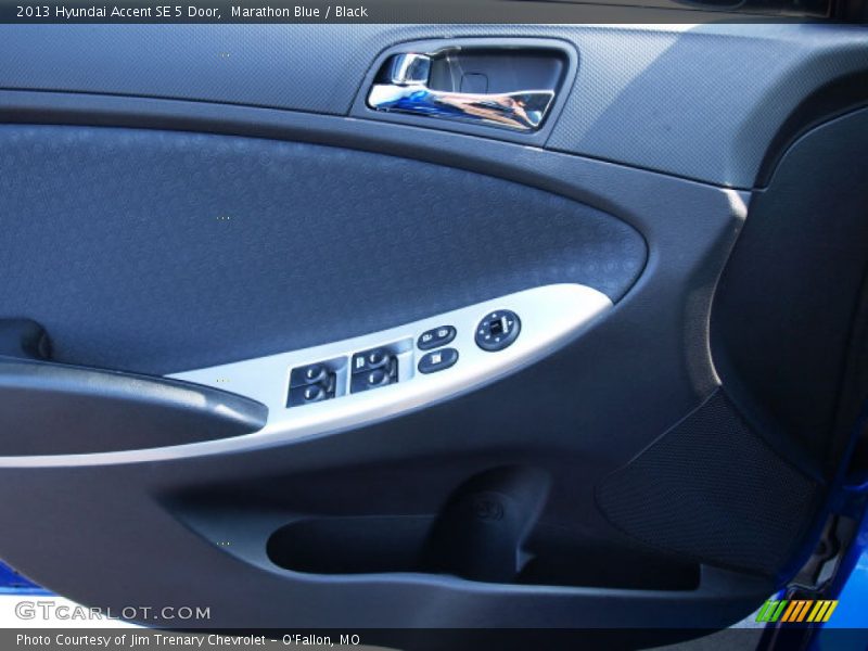 Marathon Blue / Black 2013 Hyundai Accent SE 5 Door