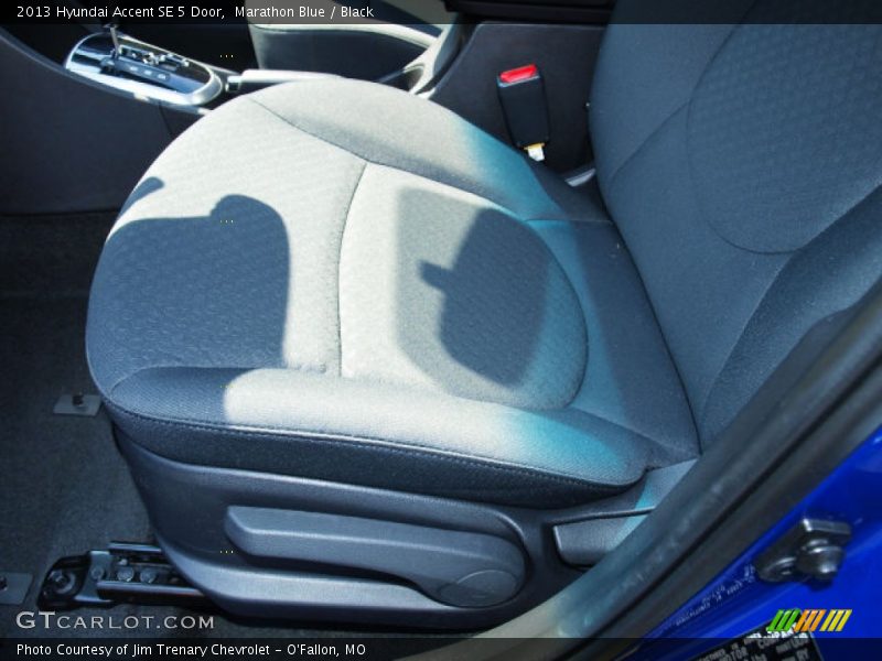 Marathon Blue / Black 2013 Hyundai Accent SE 5 Door