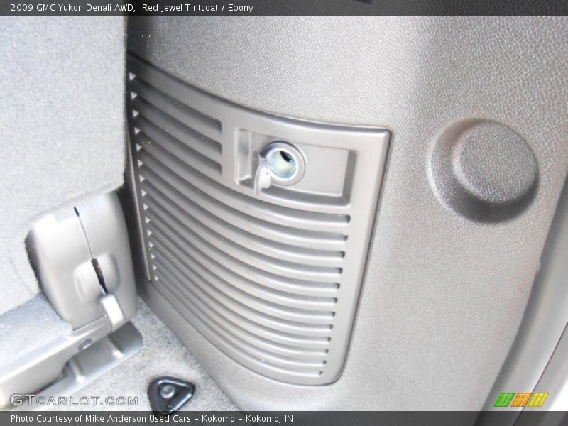 Red Jewel Tintcoat / Ebony 2009 GMC Yukon Denali AWD