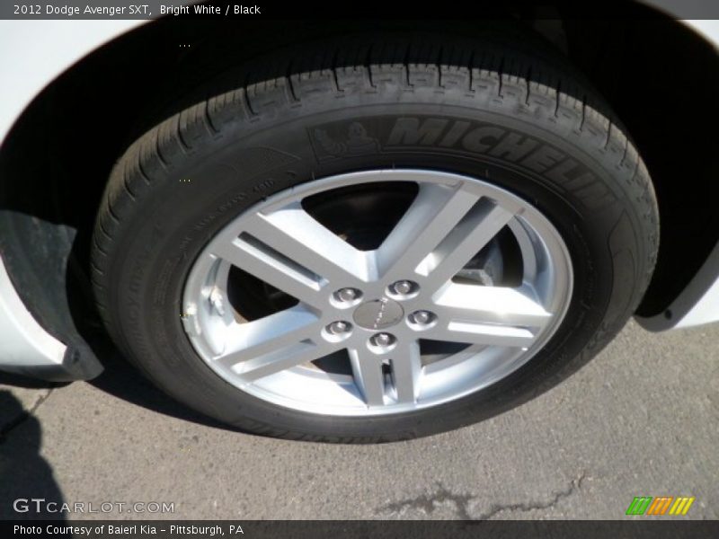 Bright White / Black 2012 Dodge Avenger SXT