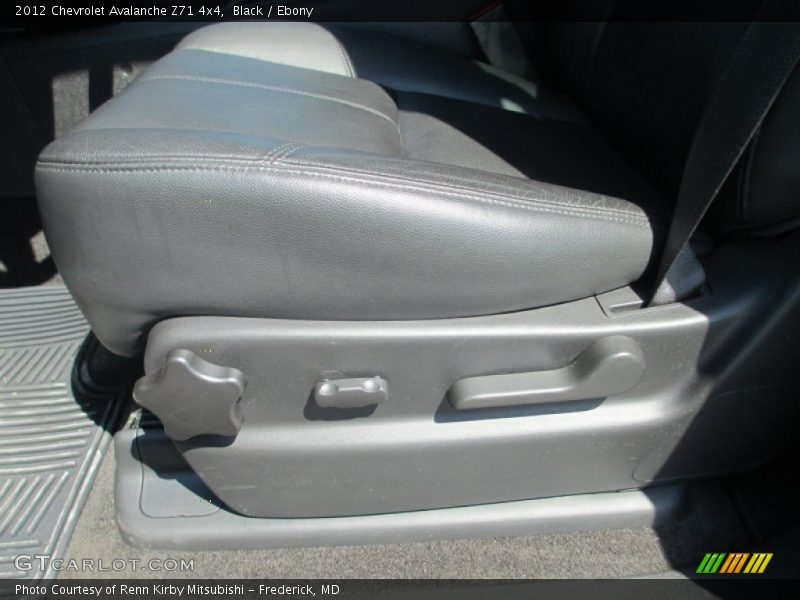 Black / Ebony 2012 Chevrolet Avalanche Z71 4x4