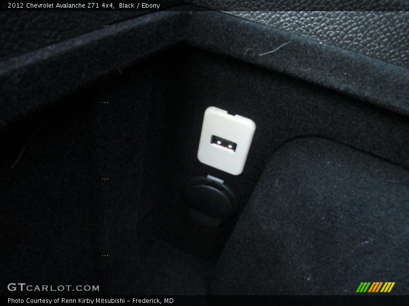 Black / Ebony 2012 Chevrolet Avalanche Z71 4x4