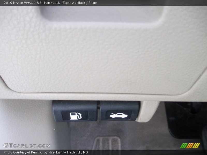 Espresso Black / Beige 2010 Nissan Versa 1.8 SL Hatchback