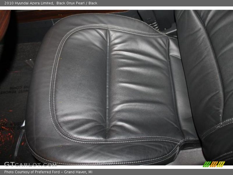 Front Seat of 2010 Azera Limited