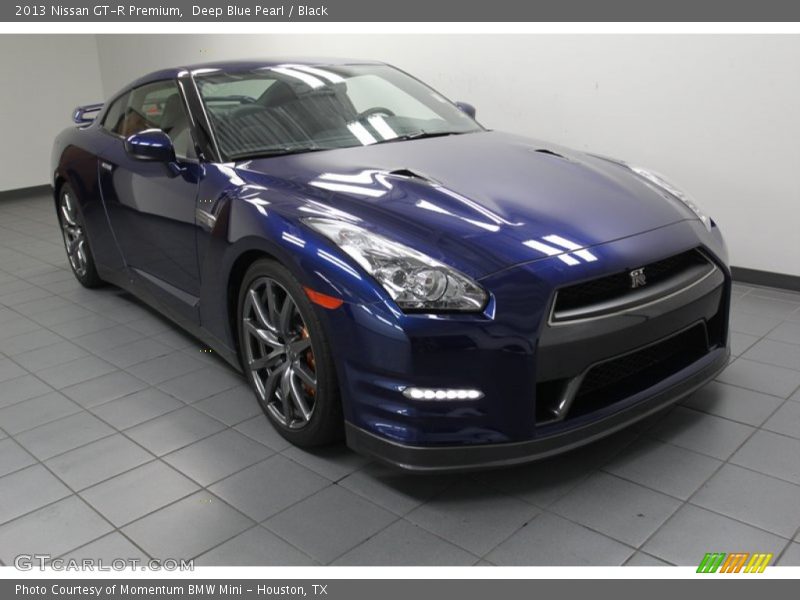 Front 3/4 View of 2013 GT-R Premium