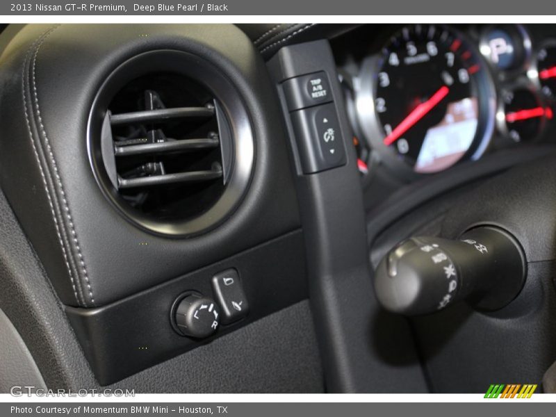 Controls of 2013 GT-R Premium