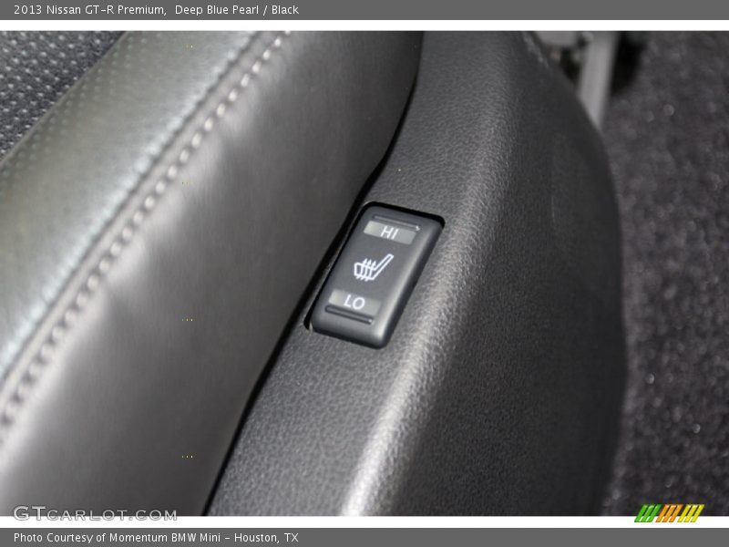 Controls of 2013 GT-R Premium