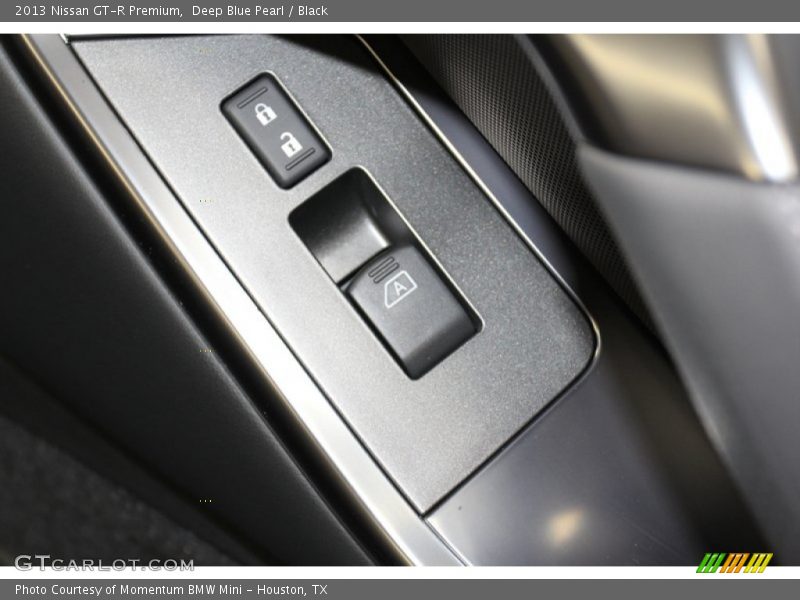 Controls of 2013 GT-R Premium