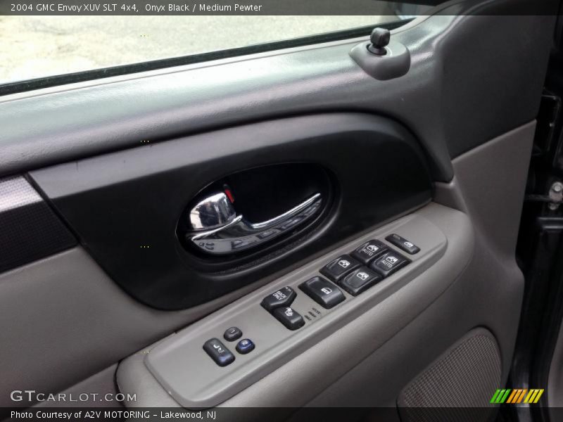 Onyx Black / Medium Pewter 2004 GMC Envoy XUV SLT 4x4