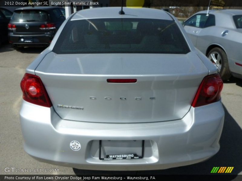 Bright Silver Metallic / Black 2012 Dodge Avenger SE