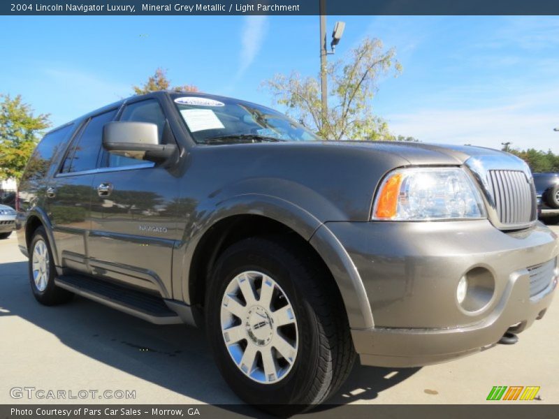 Mineral Grey Metallic / Light Parchment 2004 Lincoln Navigator Luxury