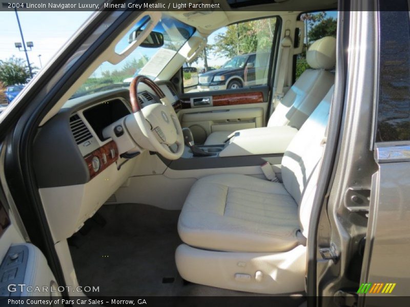 Mineral Grey Metallic / Light Parchment 2004 Lincoln Navigator Luxury