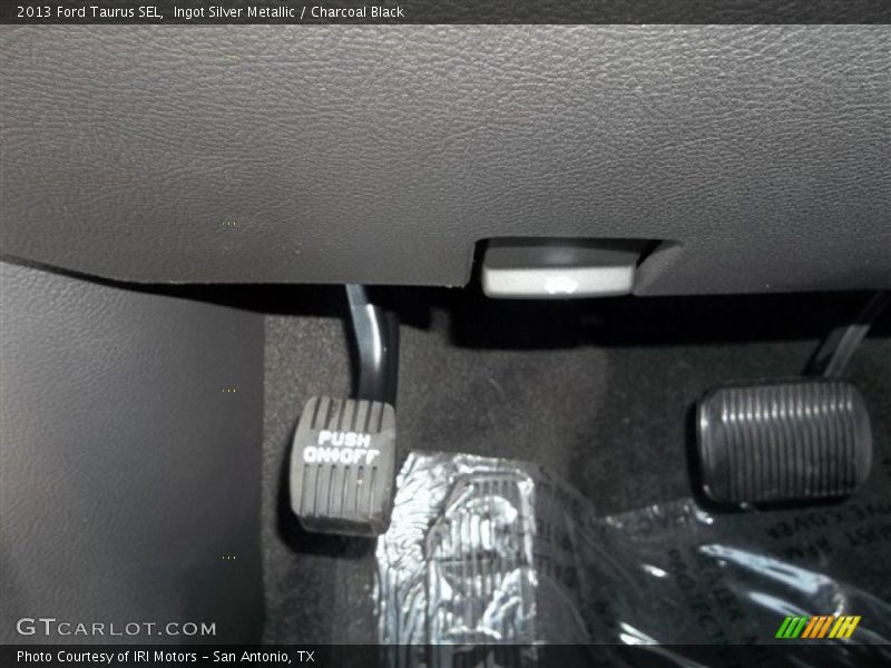 Ingot Silver Metallic / Charcoal Black 2013 Ford Taurus SEL