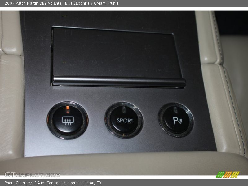 Controls of 2007 DB9 Volante