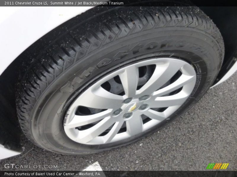 Summit White / Jet Black/Medium Titanium 2011 Chevrolet Cruze LS