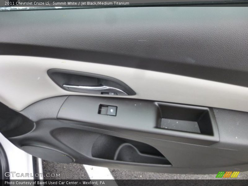 Summit White / Jet Black/Medium Titanium 2011 Chevrolet Cruze LS