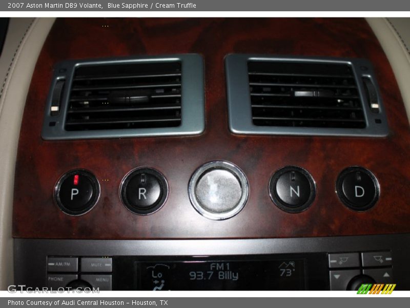 Controls of 2007 DB9 Volante